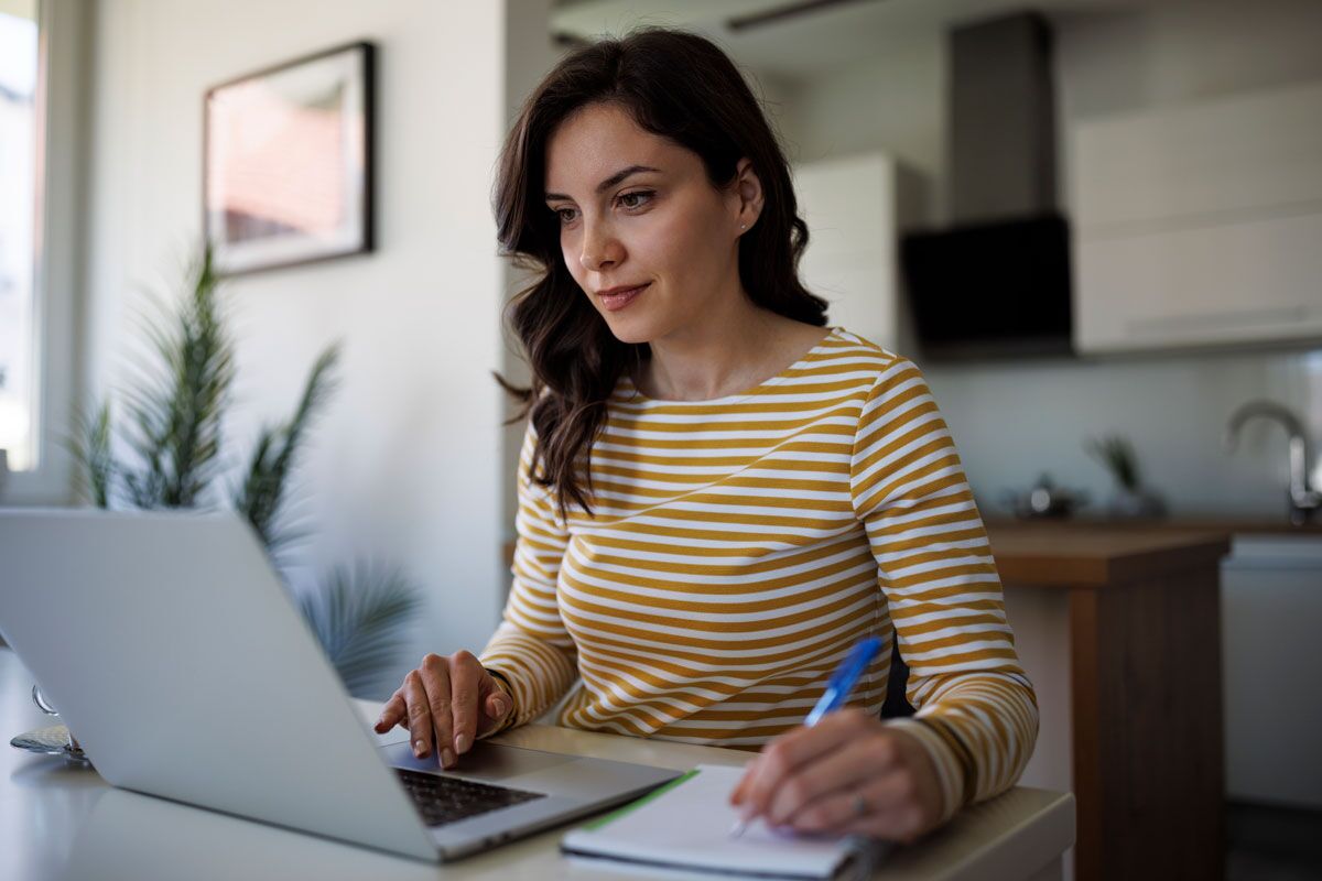 iStock-1490133779 Getting interview tips online